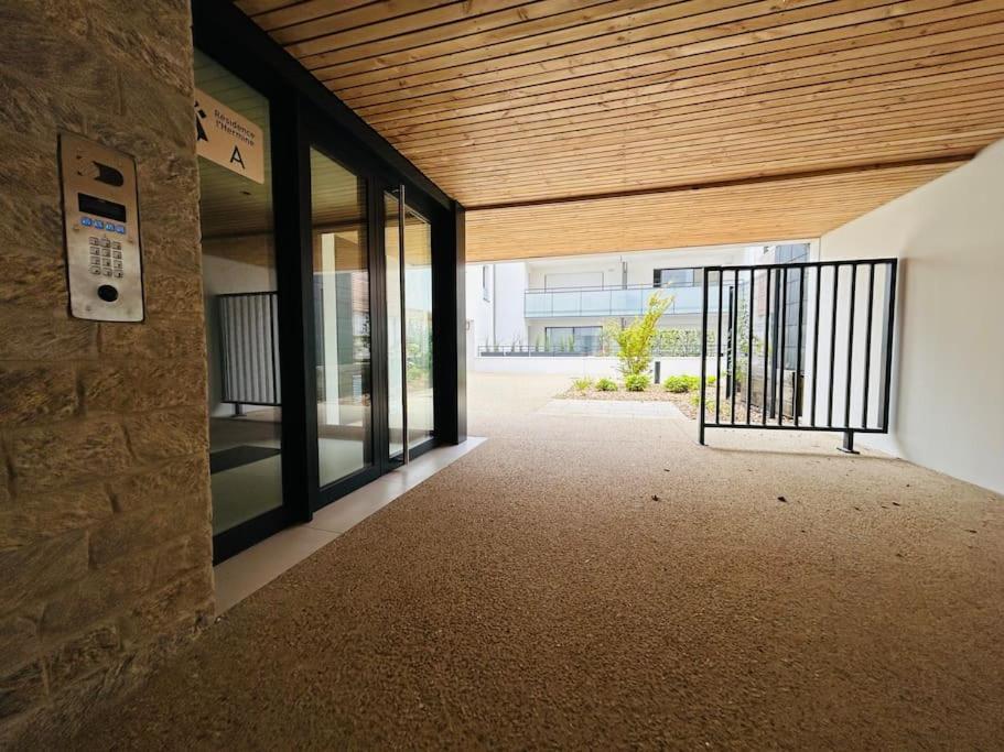L'Hermine Terrasse Et Parking, 500 Plage Конкарно Екстериор снимка